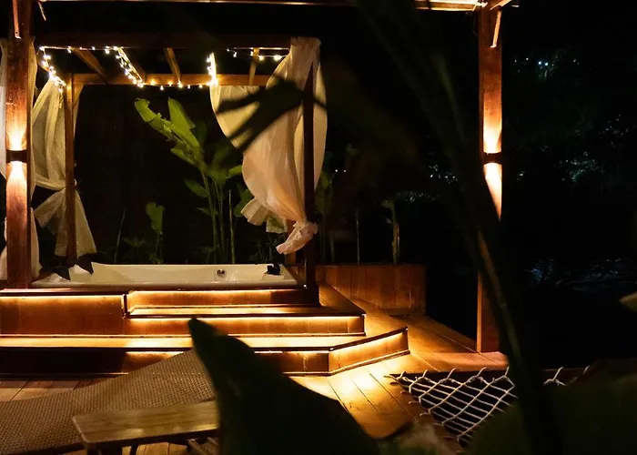 Hotel Beachfront Luxury Dome - Gamat Bay Toyapakeh