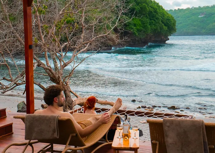 Beachfront Luxury Dome - Gamat Bay