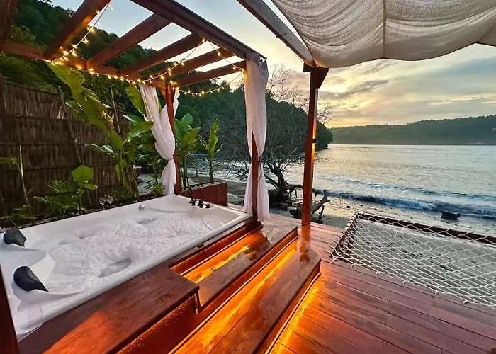 Hotel Beachfront Luxury Dome - Gamat Bay Toyapakeh